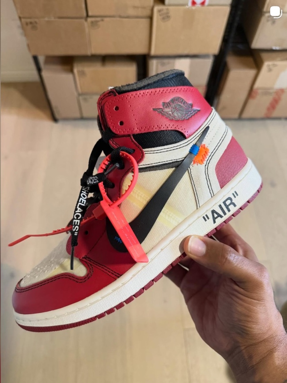 Nike Air Jordan 1 x Off White Chicago AA3834-101 Size US8.5
AUTHENTIC NEW DS!!